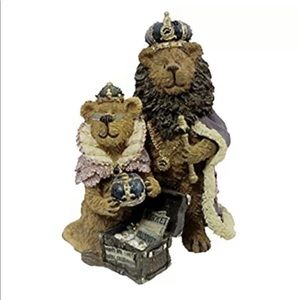 SOLD!Boyds Aurora and Rex Saving The Family Jewels